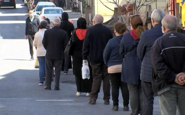 Sokağa çıkma yasağına saatler kala istanbul sokakları dolup taşıyor