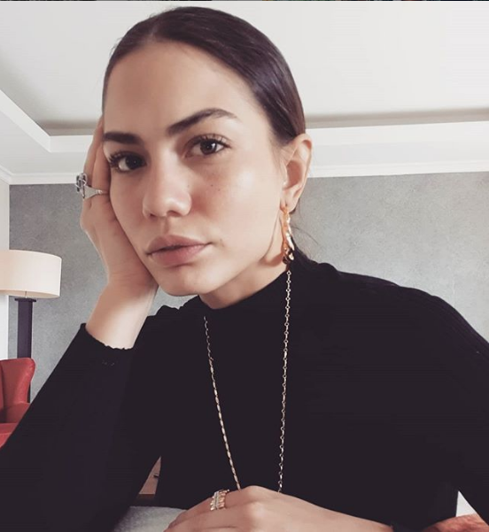 Demet Özdemir öyle bir gaf yaptı ki dalga konusu oldu TV8 dizisinde oynuyor