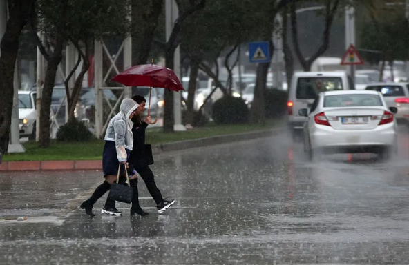 İstanbul başta olmak üzere bir çok ile sağanak yağış uyarısı! Meteoroloji paylaştı