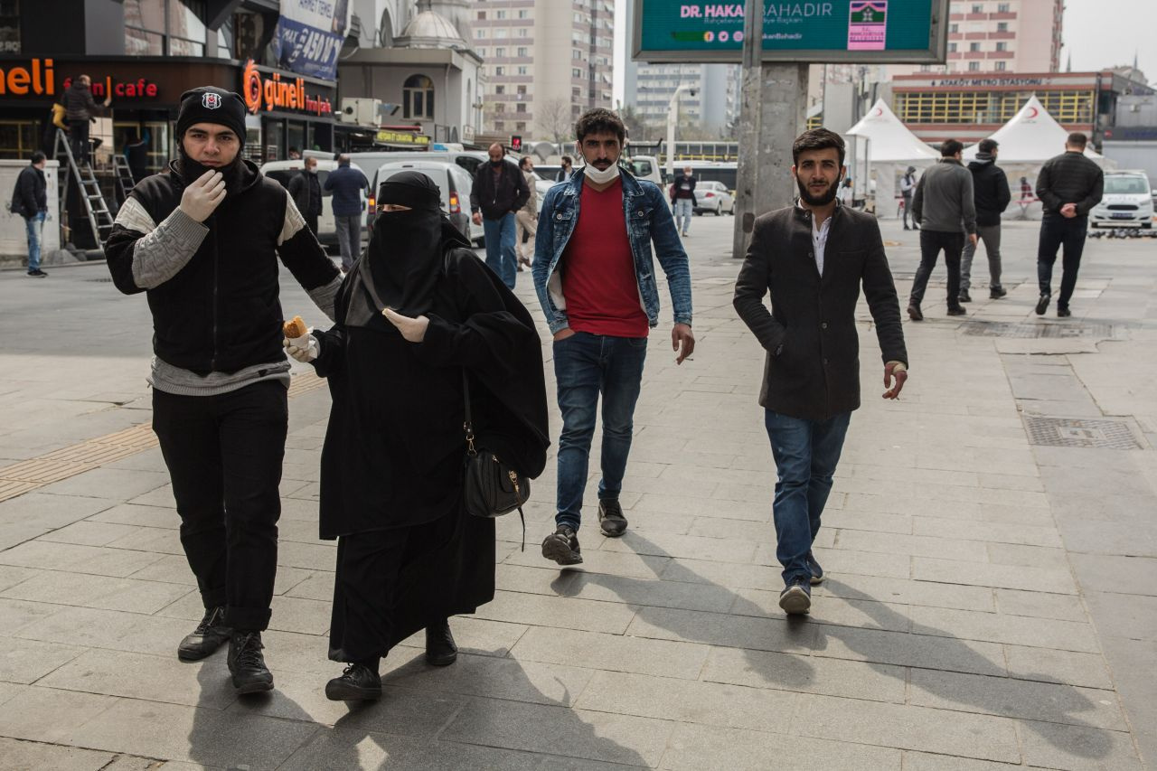 Yasak bitti İstanbul sokakları doldu taştı!