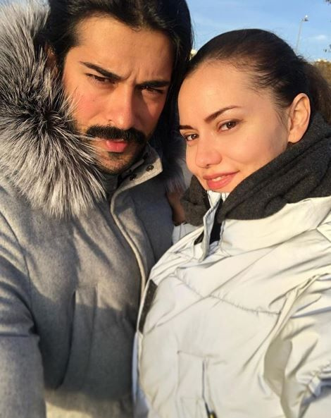 Burak Özçivit eşi Fahriye Evcen ve kardeşi Burçun Özçivit kavgası arasında kaldı!