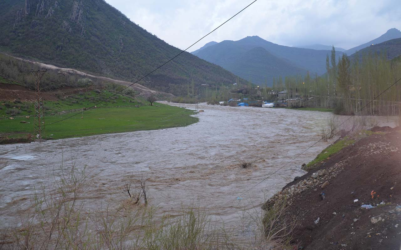 Şırnak'ta Habur çayı aşırı yağışan dolayı taştı