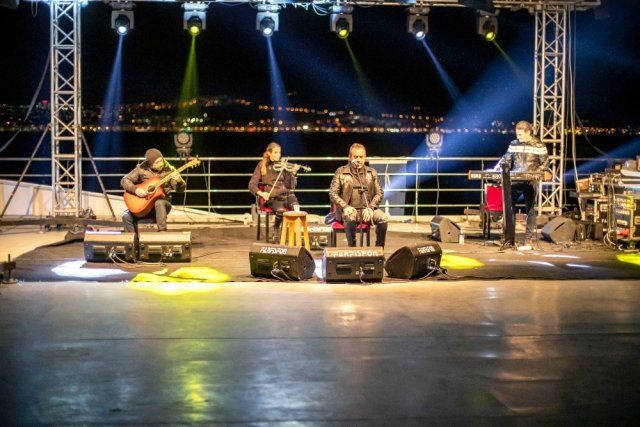 Haluk Levent İzmir'de arabalı vapurda konser verdi 'En enteresan konser'