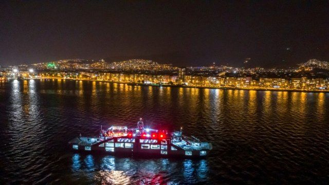 Haluk Levent İzmir'de arabalı vapurda konser verdi 'En enteresan konser'