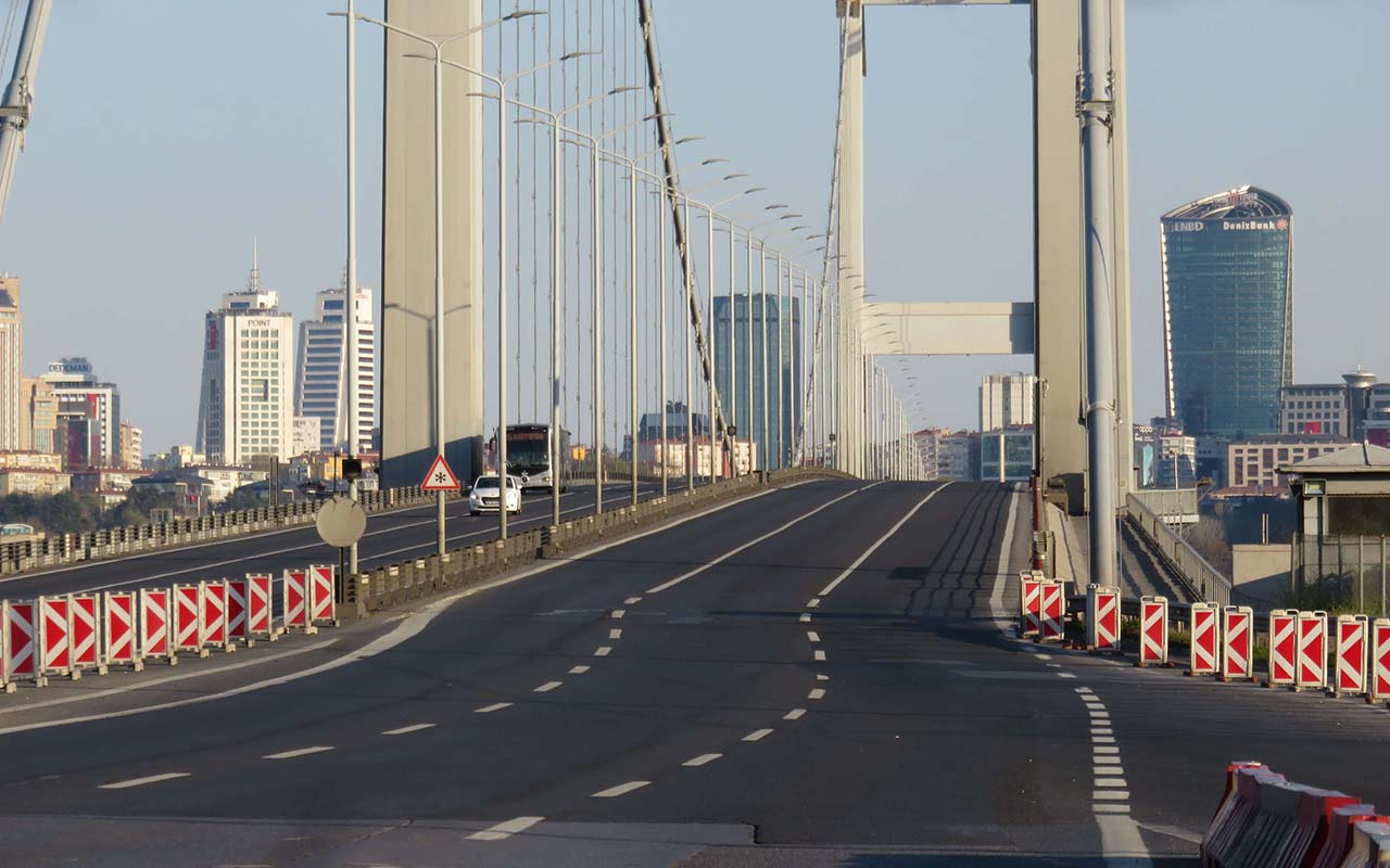 İstanbul'da yasağın ilk sabahında duraklar ve yollar boş kaldı