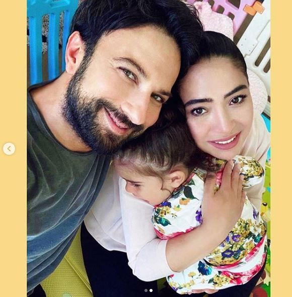 Tarkan eşi Pınar Tevetoğlu ve kızı Liya ile pozlarını paylaştı beğeni yağdı