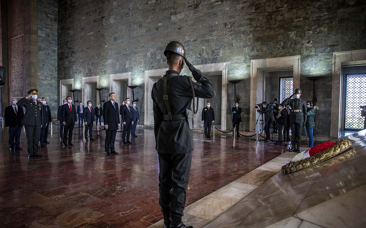 Milli Eğitim Bakanı Selçuk, Anıtkabir'i ziyaret etti