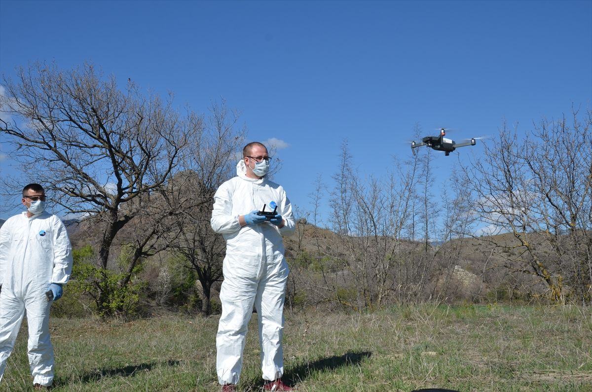 Kastamonu'da çiftçilerin sosyal mesafesi drone ile denetleniyor