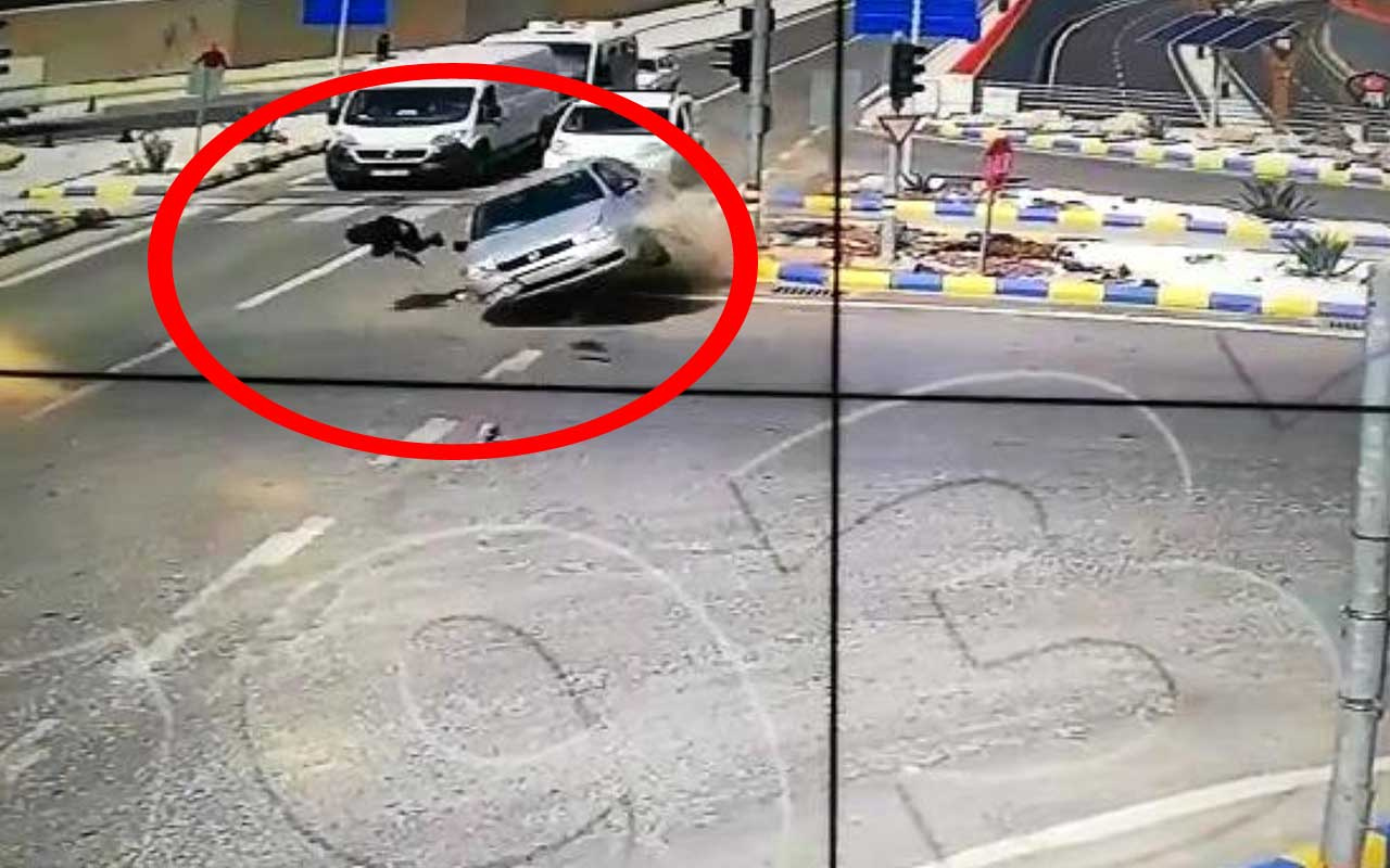 Mardin'de kırmızı ışıkta geçen otomobil dehşet yaşattı yaya çarptı
