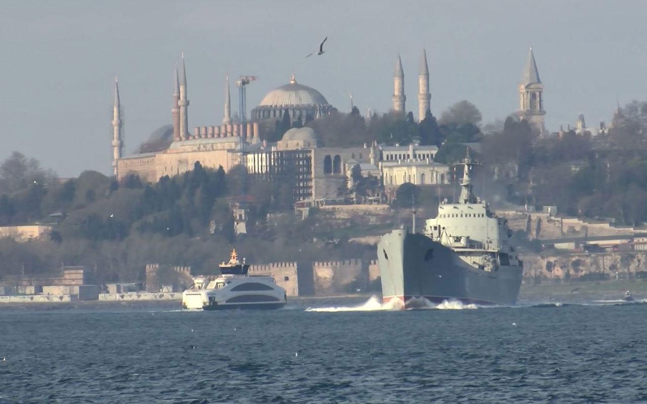 Rus savaş gemisi Saratov İstanbul Boğazı'ndan geçti