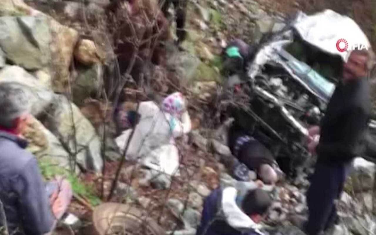 Mersin'de kamyonet uçuruma yuvarlandı: 3 ölü