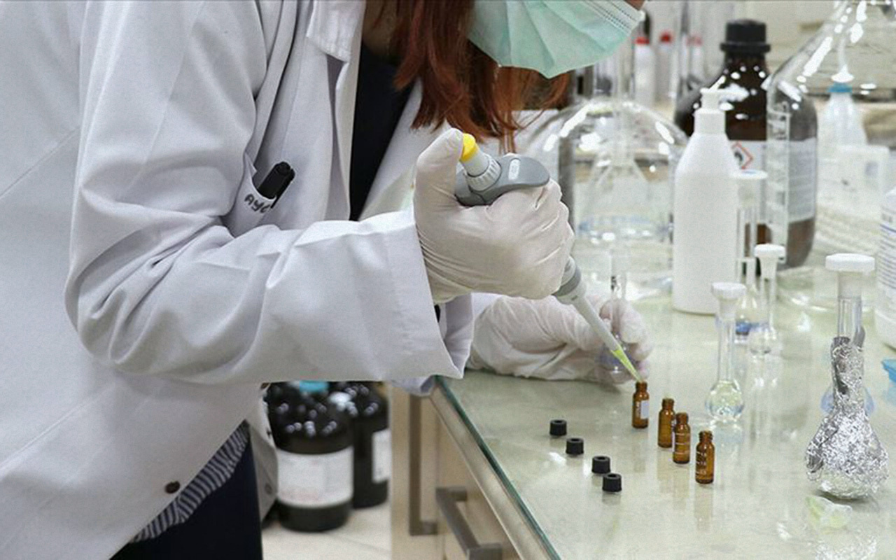 Türkiye'de 6 üniversitede koronavirüs aşı çalışması başladı