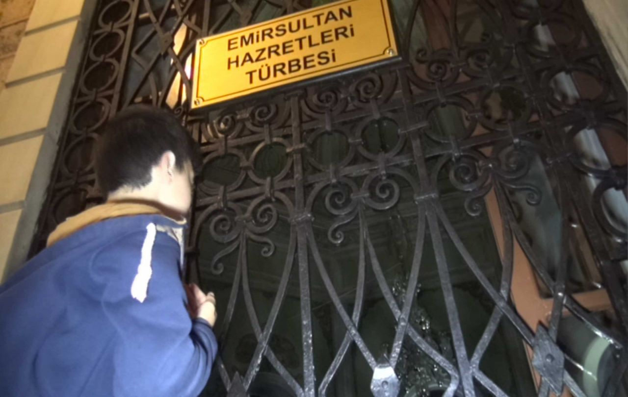 Bursa'da 70 yıllık gelenek davul yerine 'Pilava pilava' diye sahura kaldırılıyorlar