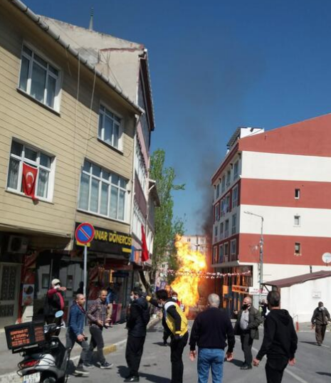 İstanbul'da şiddetli doğal gaz patlaması! Alev topuna döndü