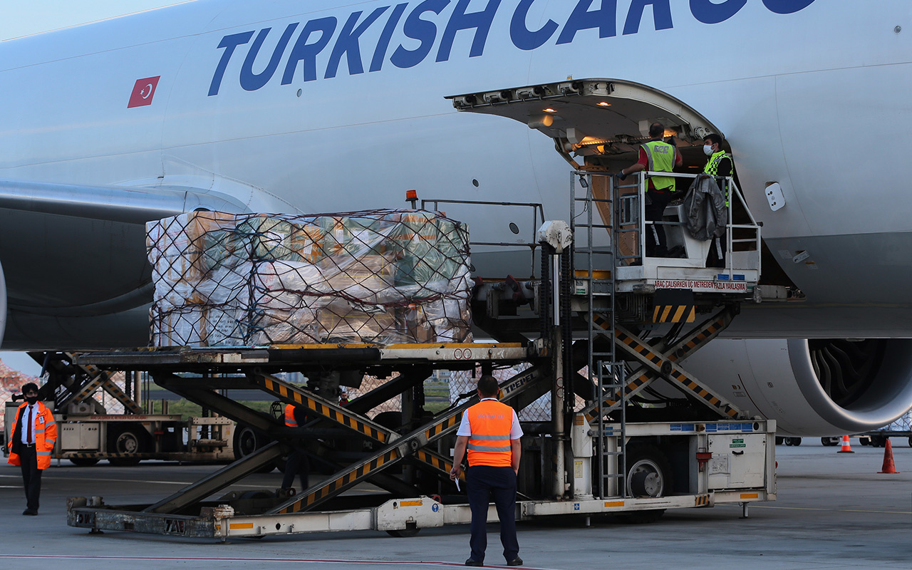 Türkiye'nin Filistin için hazırladığı tıbbi malzeme uçakla gönderildi