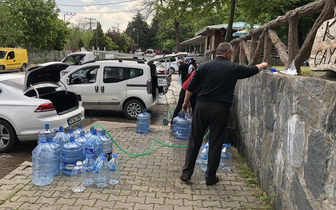 Bursa'da sokağa çıkma yasağı öncesi su kuyruğu 20 litresi 2 buçuk lira