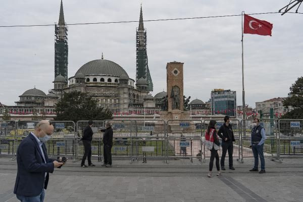 1 Mayıs İşçi Bayramı'nda Taksim Meydanı kapatıldı! Sadece onlar geçebiliyor