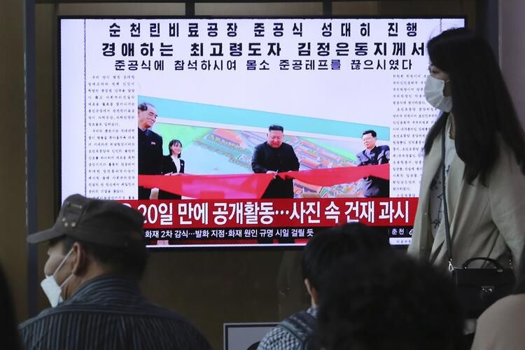 Öldü denilen Kuzey Kore Lideri Kim Jong-un fabrika açılışında ortaya çıktı
