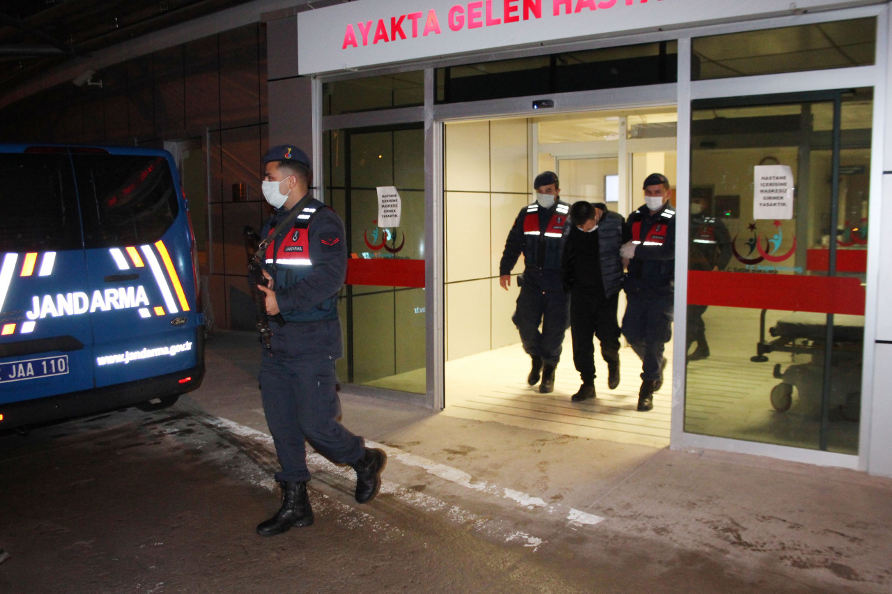 Konya�da 2�si cezaevi firarisi 3 kişi aynı evde yakalandı Haber