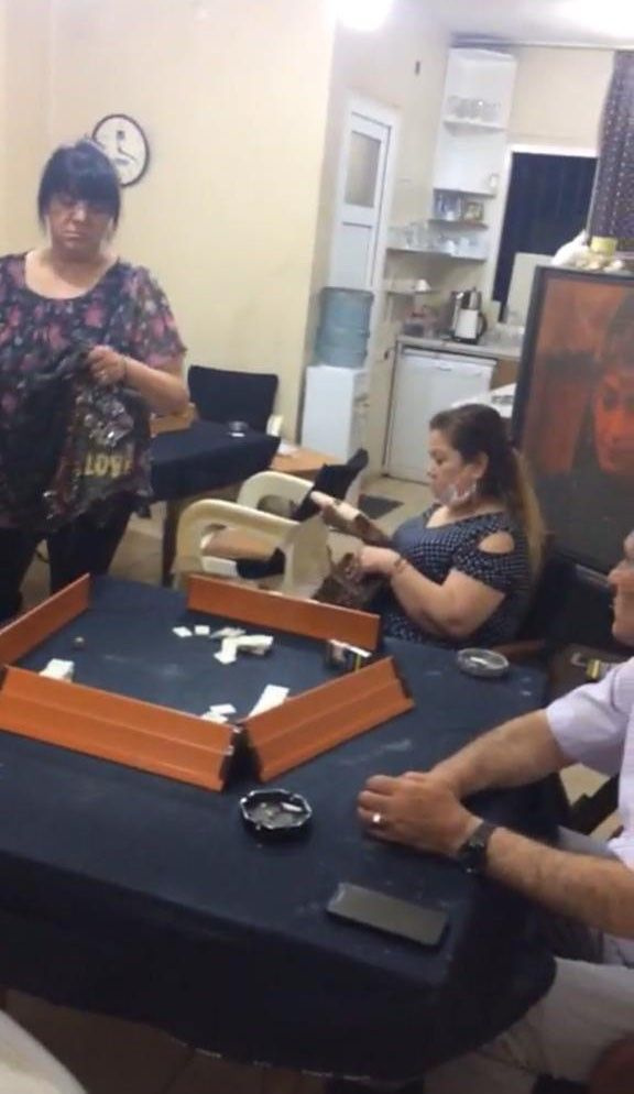 Adana'da kumar oynarken yakalanan kadınların bahanesi gün yapıyorduk