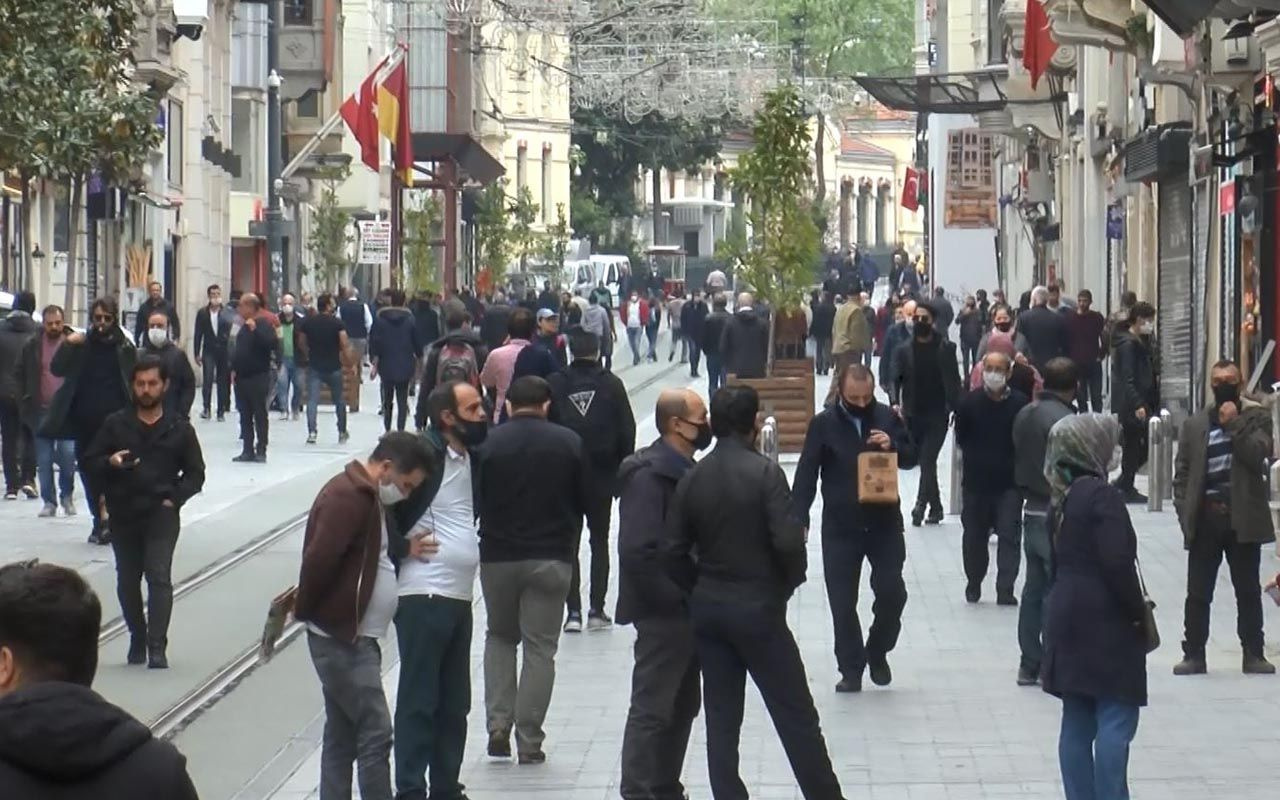 Türkiye'de kısıtlamanın kalktığı 7 ilde yoğunluk yaşanırken caddeler de dolup taştı
