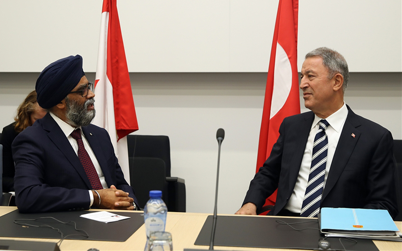 Milli Savunma Bakanı Hulusi Akar Kanadalı mevkidaşı ile görüştü
