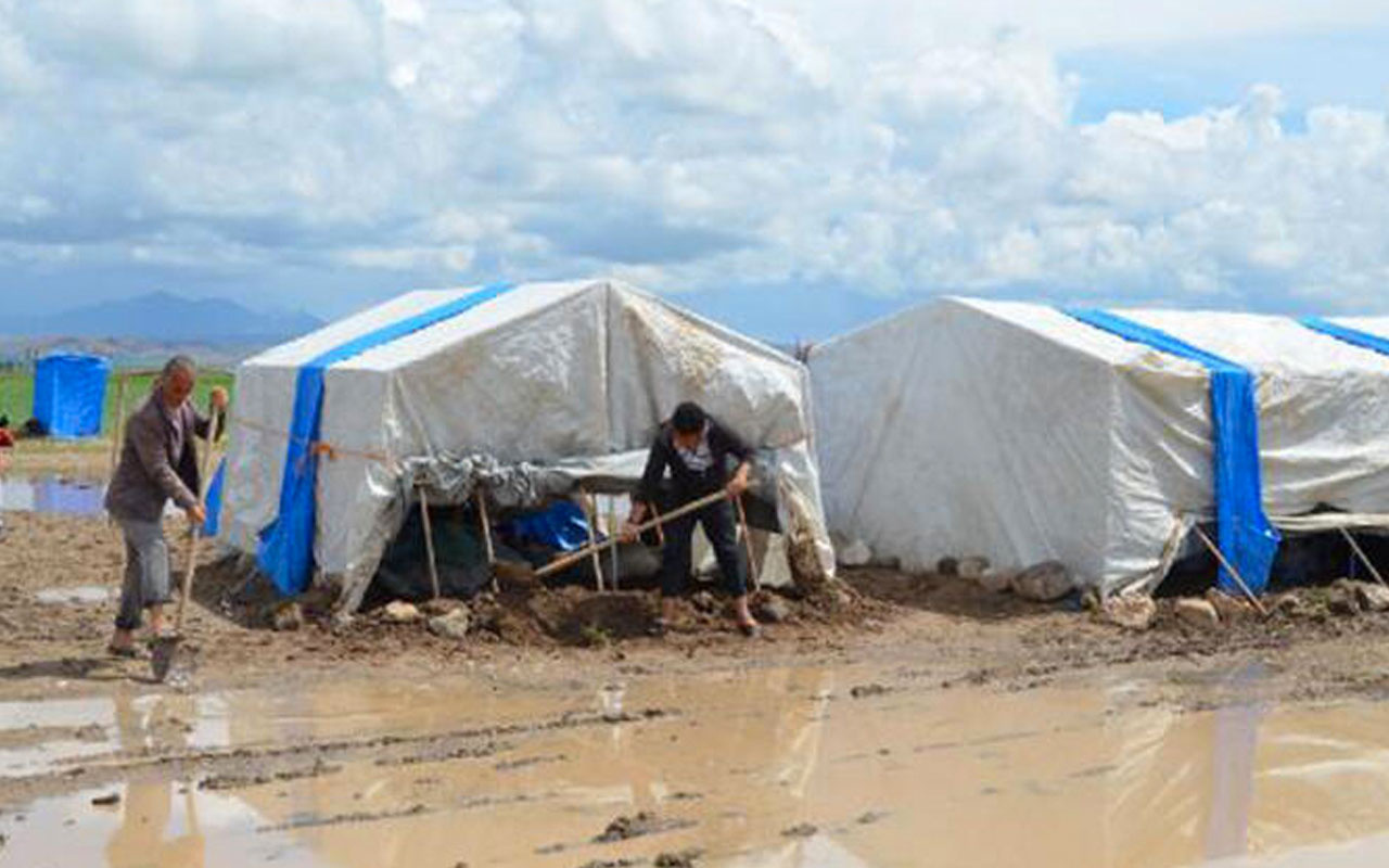 Aksaray’da sel; tarım işçilerinin çadırlarını su bastı