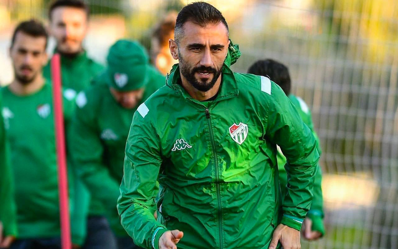 Selçuk Şahin 39 yaşında futbolu bıraktı