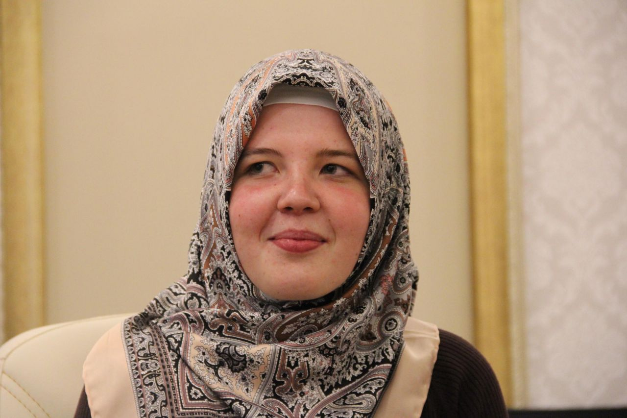 Danimarkalı genç kız oruçtan etkilenip İhtida töreni ile Müslüman oldu