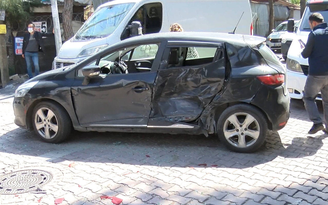 Avcılar'da polisi gören torbacı 3 araca çarpıp kaçtı