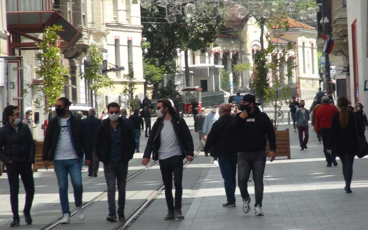 Uyarılara rağmen İstiklal Caddesi yine kalabalık