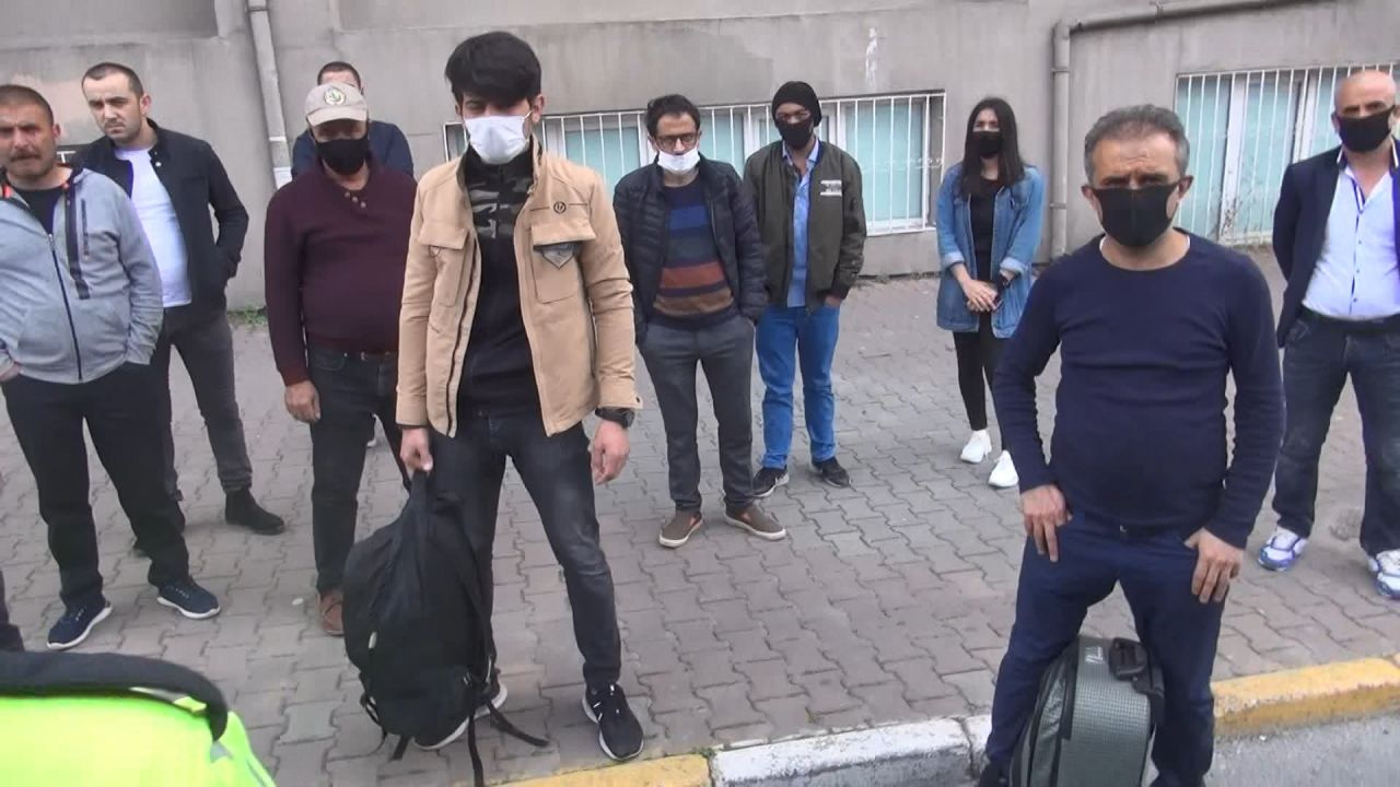 Esenyurt'ta korona denetimi 2'nci kez durdurulan minibüsten çıkan yolcu sayısı şaşırttı