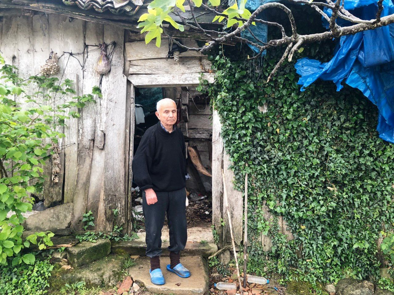 Sakarya'da yaşadığı evi gören hayrete düşüyor yıkıldı yıkılacak