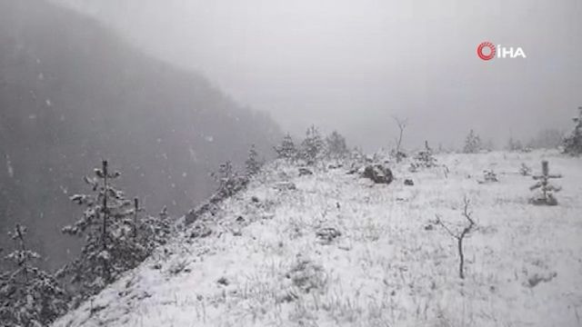 Türkiye'de Mayıs ayında kar sürprizi! Doğu Karadeniz'e lapa lapa kar yağdı