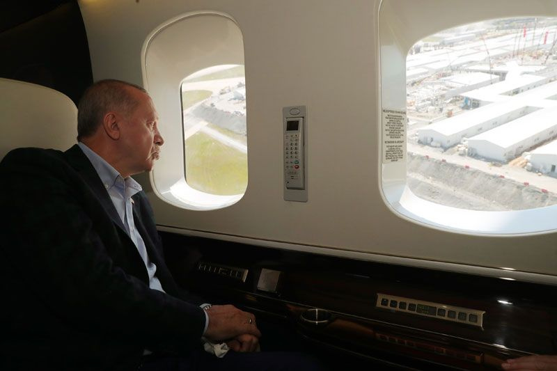 Cumhurbaşkanı Erdoğan yapımı süren salgın hastanelerini inceledi