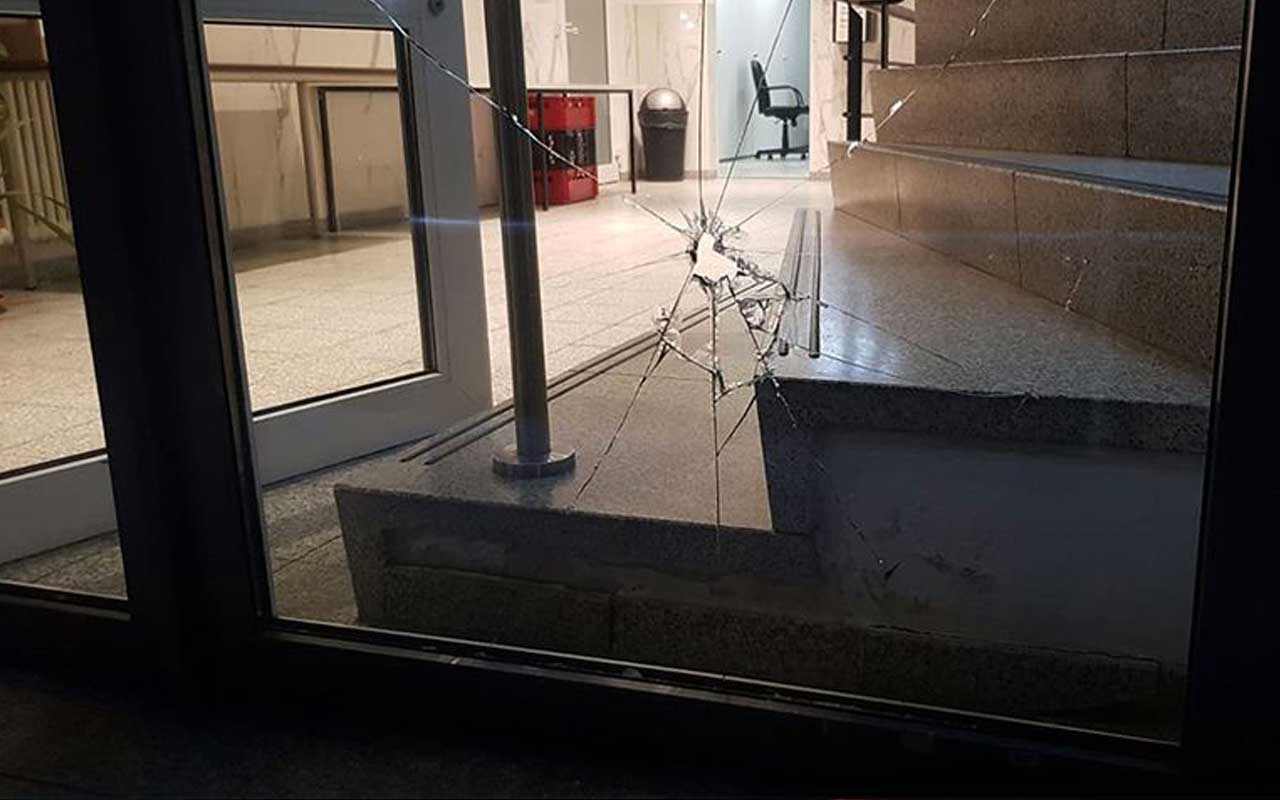 Almanya'da camiye çirkin saldırı kamerada