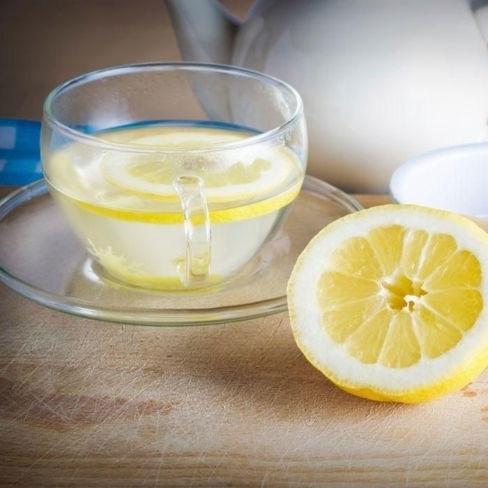 Sabahları ılık limonlu su için etkileri inanılmaz vücudu temizliyor!