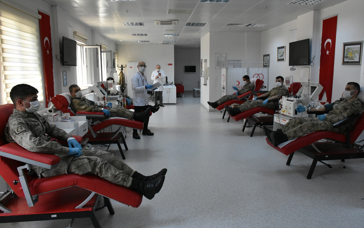 Koronavirüsü yenen 9 jandarma personelinden immün plazma bağışı