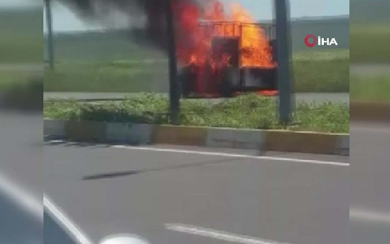 Diyarbakır'da seyir halindeki kamyonet cayır cayır yandı