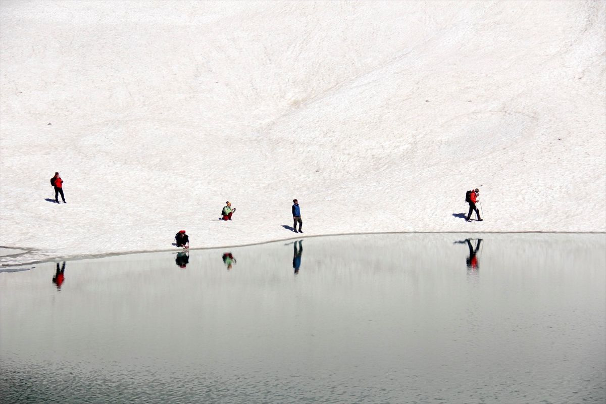 Tunceli'deki Mercan Vadisi buzul gölleriyle büyülüyor