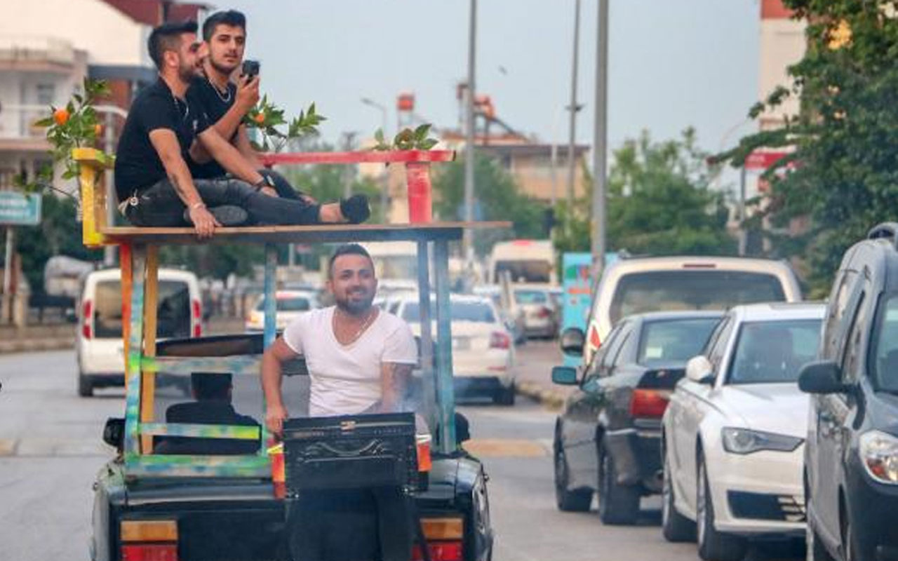 Otomobilin üstüne teras yapıp bagajında mangal yaktı! Korona onu durdurmuyor