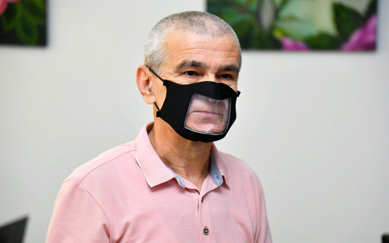 Isparta Belediyesi işitme engellilere özel maske üretti