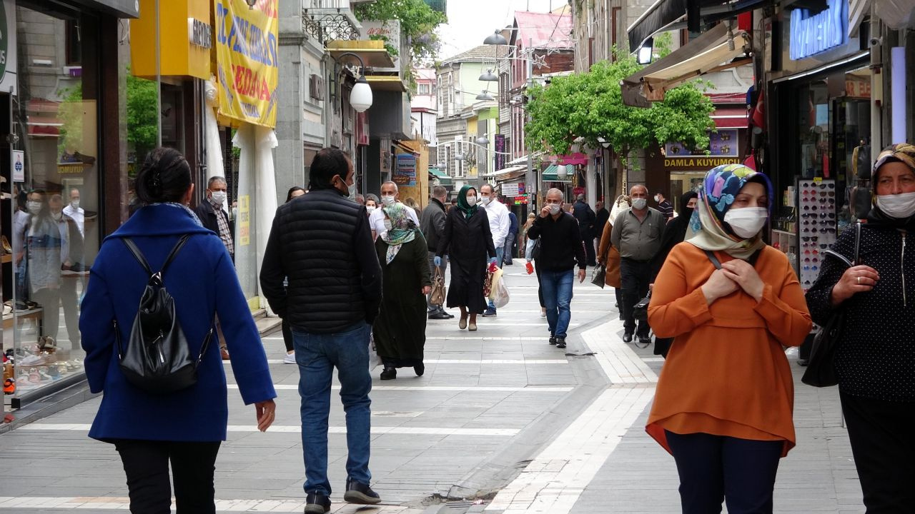Trabzon'da caddeler dolup taştı! Güneş kremi almak için çıkan var