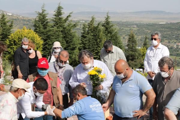 Türkiye'nin ilk kadın yönetmeni Sunar Kural Aytuna gözyaşları içinde defnedildi