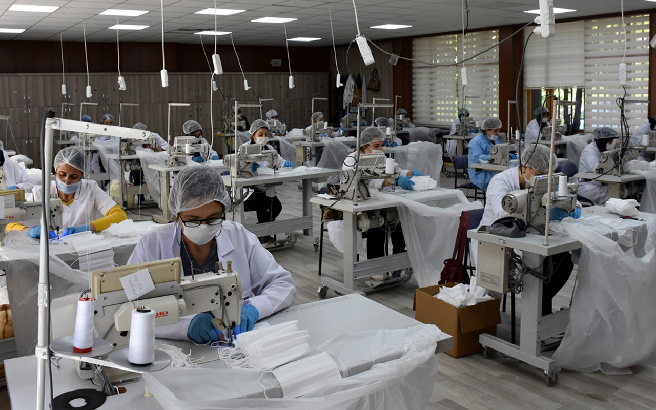 Cumhurbaşkanı Yardımcısı Oktay: Kırıkkale'deki tesiste aylık 45 milyon maske üretilecek