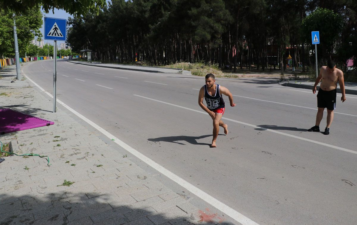 Polis gelene kadar ölüme atladılar! Adana'da sıcak fena vurdu