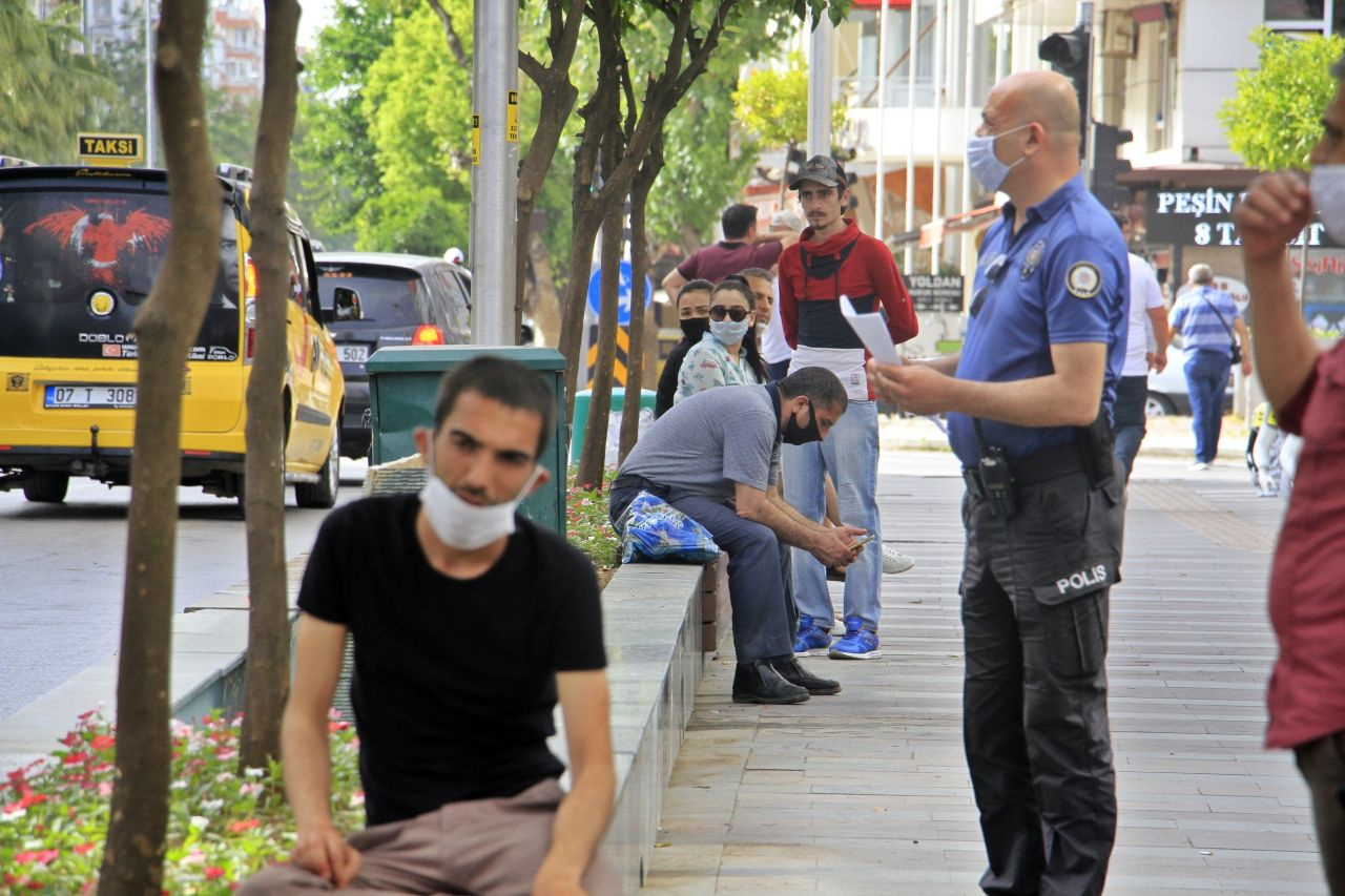 Antalya'da karantinadan kaçan genç babasından kaçamadı!