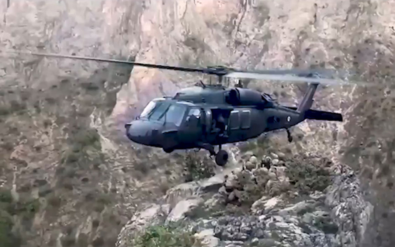 Helikopter pilotunun Mehmetçiği tek tekerle tahliyesi nefes kesti!