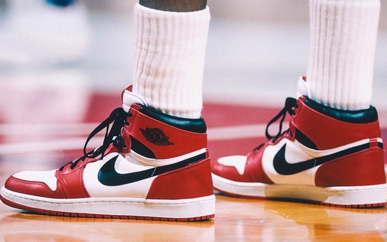 Michael Jordan'ın imzalı ayakkabısı 560 bin dolara satıldı