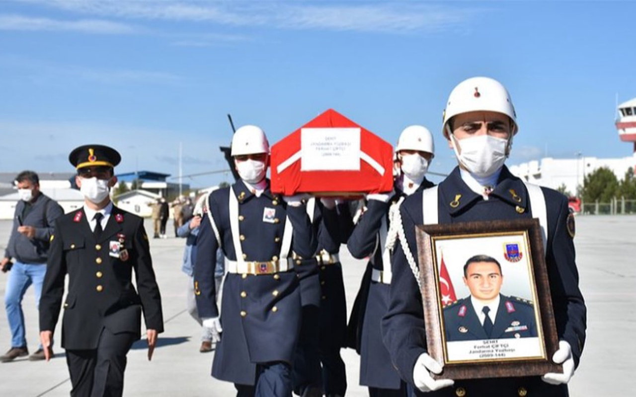 Kars'ta şehit olan Yüzbaşı Ferhat Çiftçi'nin cenazesi törenle memleketine uğurlandı
